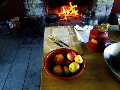 baking an apple pie